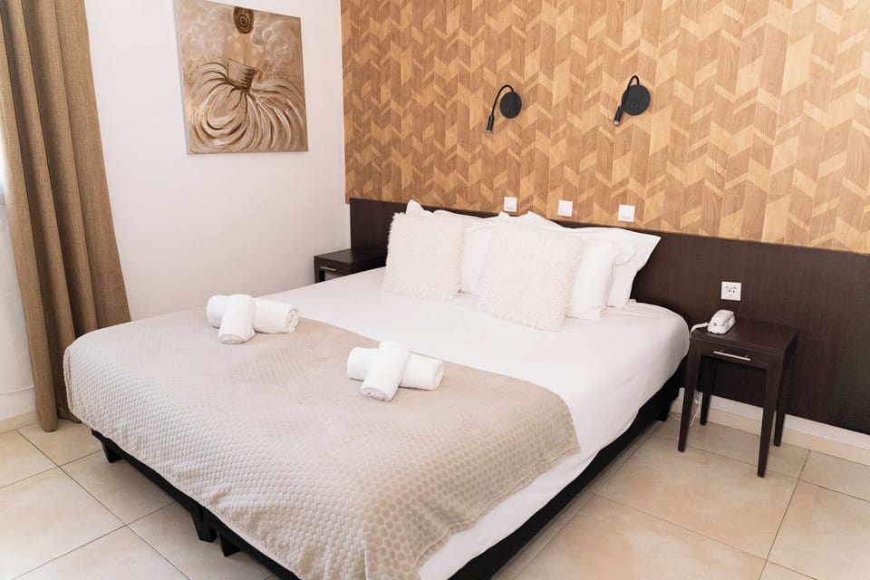 Comfort Room | Blackout drapes, iron/ironing board, free WiFi, bed sheets