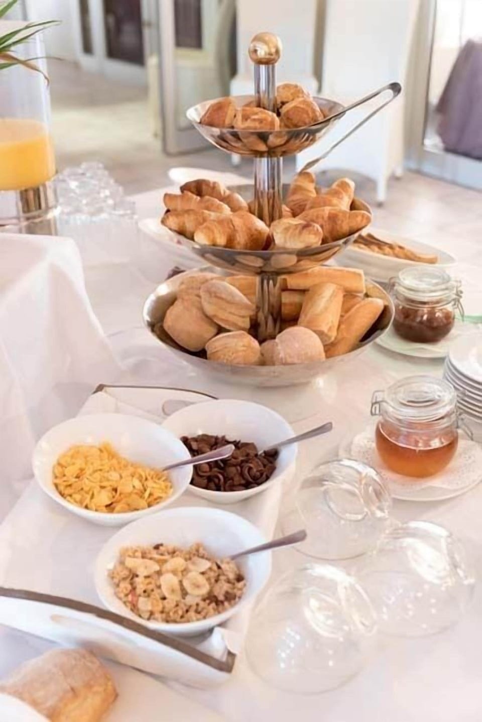 Daily buffet breakfast for a fee