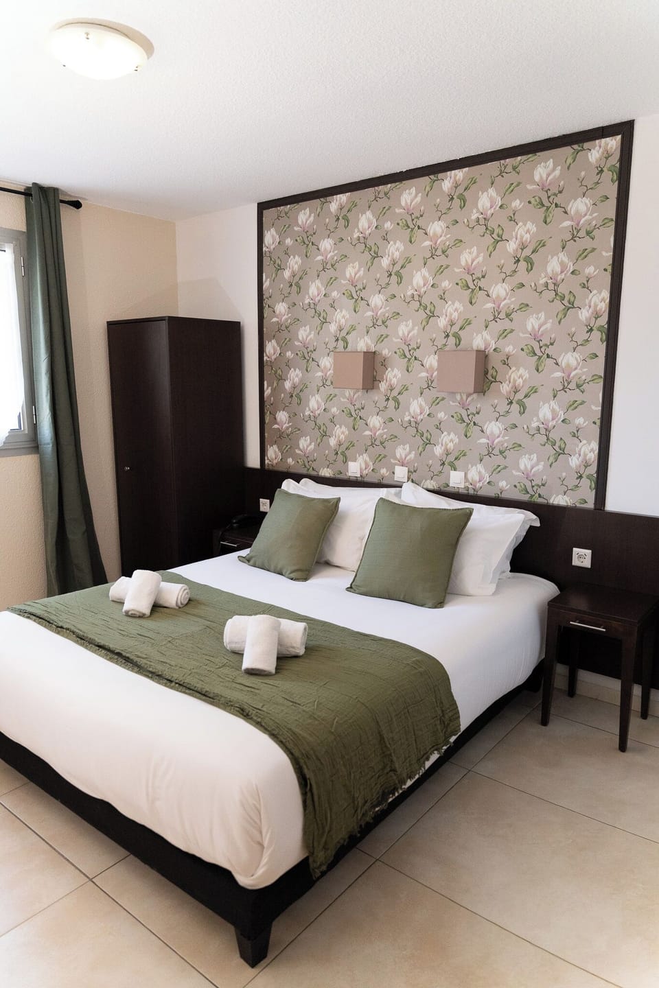 Classic Room | Blackout drapes, iron/ironing board, free WiFi, bed sheets