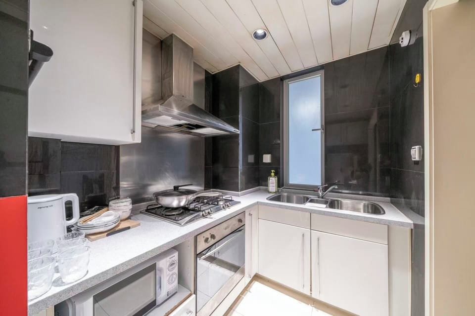 Elite Room | Private kitchenette | Paper towels