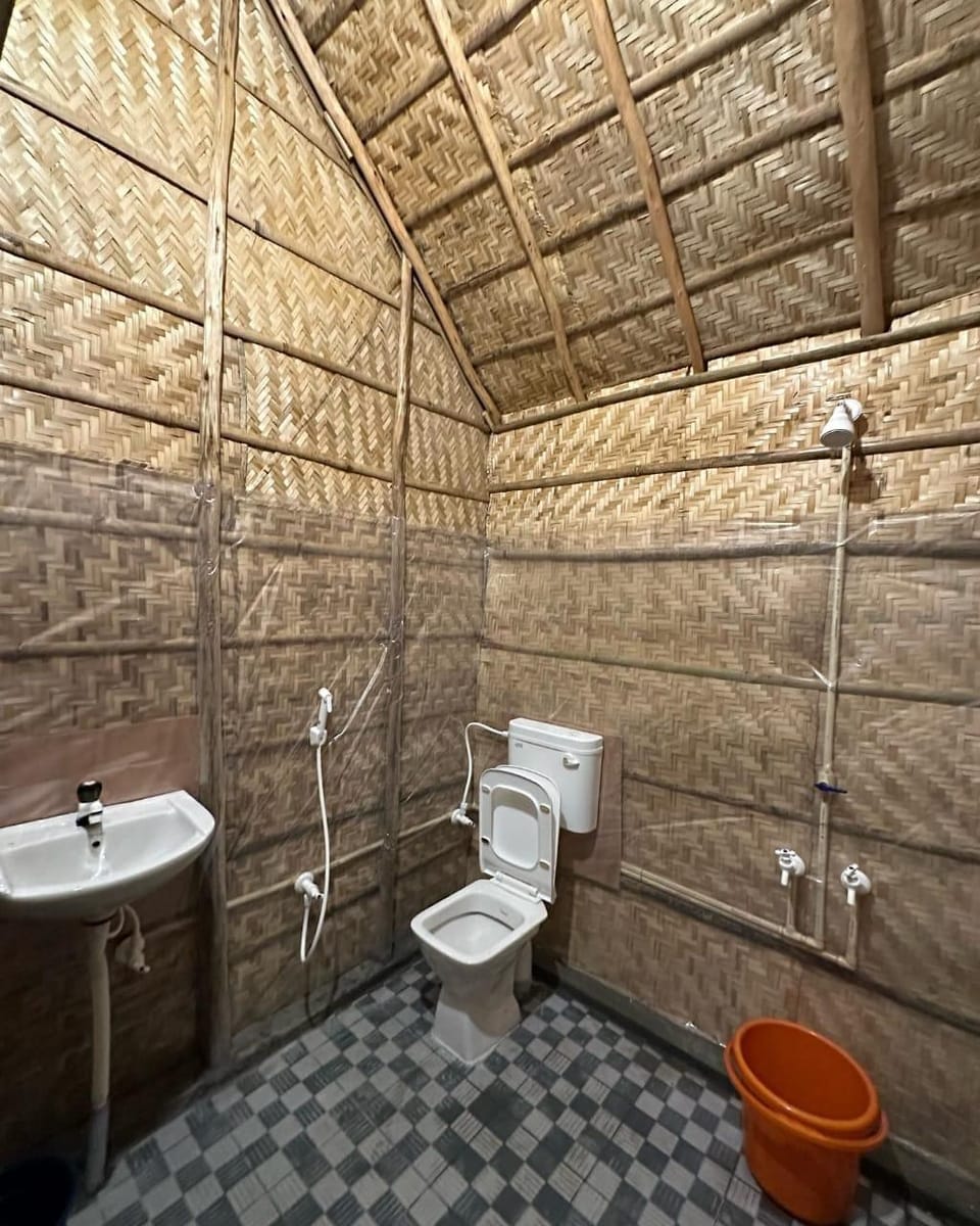 Comfort Room | Bathroom | Shower, towels, shampoo