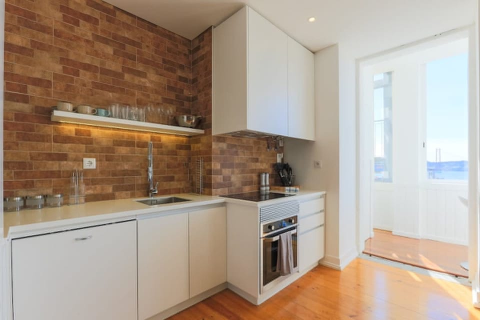 House | 2 bedrooms, desk, Internet