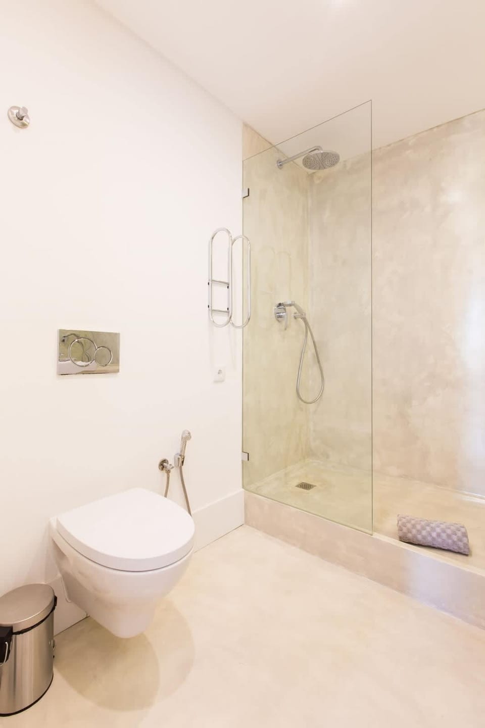 Airy Lapa 2 BR River and Bridge Views AC Apartment in Lisbon