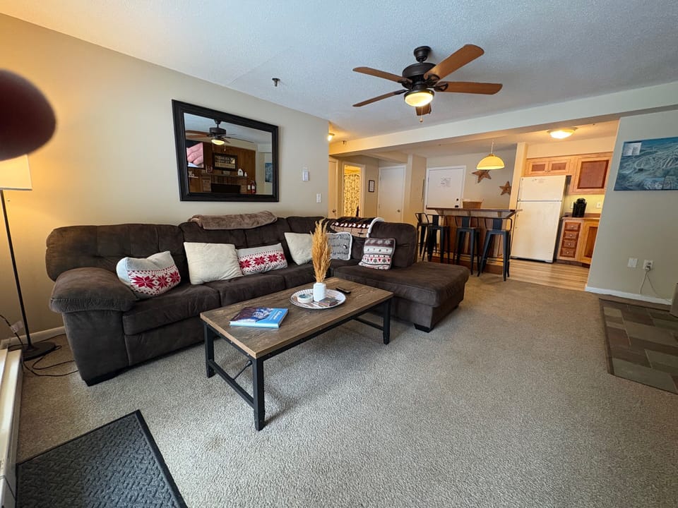 Condo, 1 Bedroom | Living area