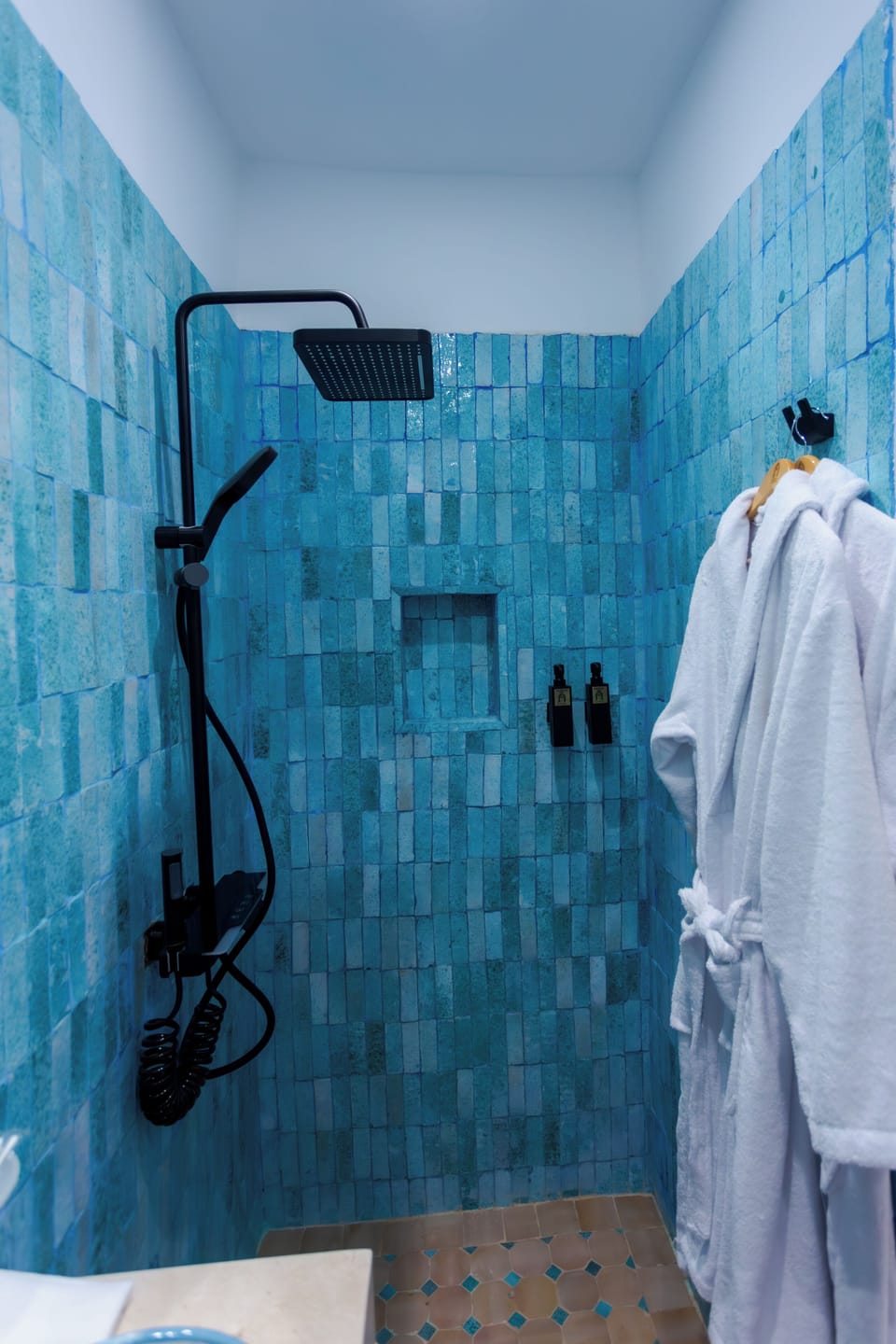 Signature House | Bathroom | Shower, hair dryer, bathrobes, slippers