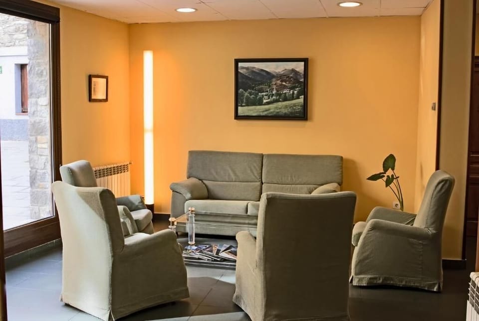 32-inch flat-screen TV with cable channels