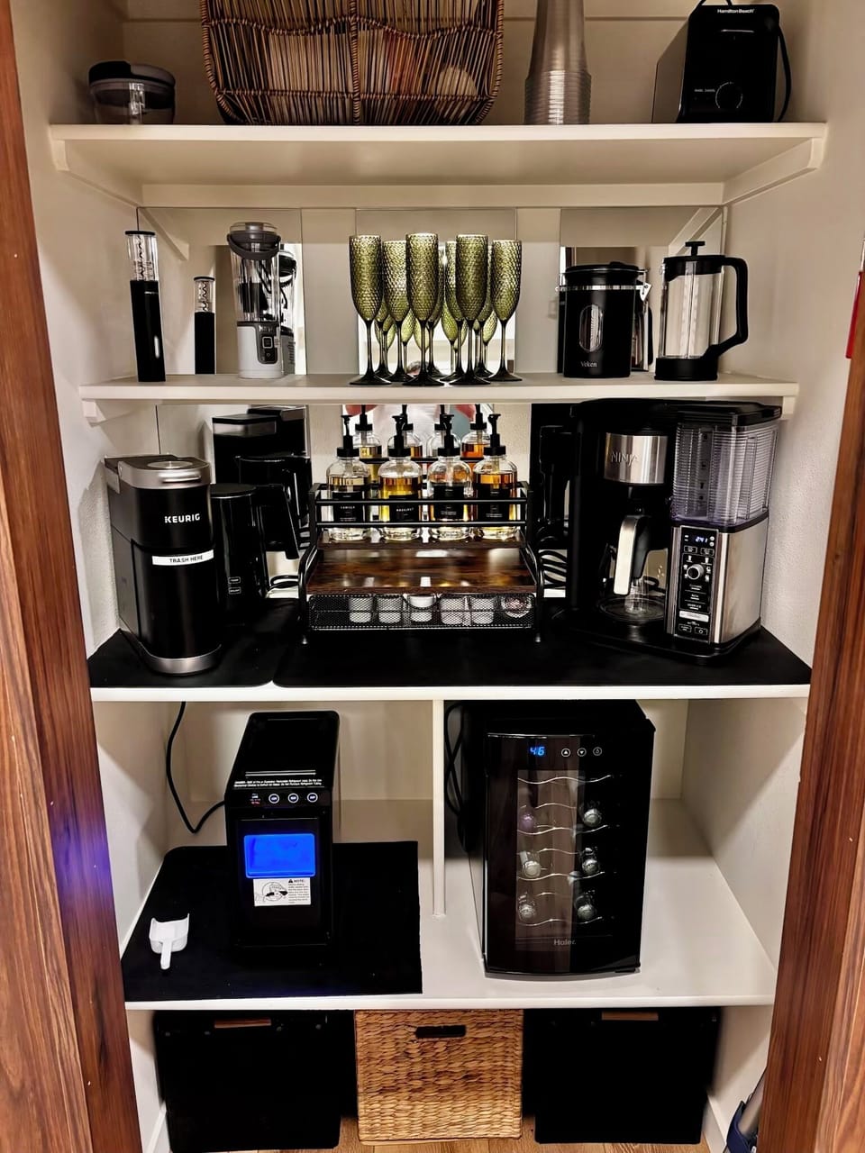 Coffee and wine Bar