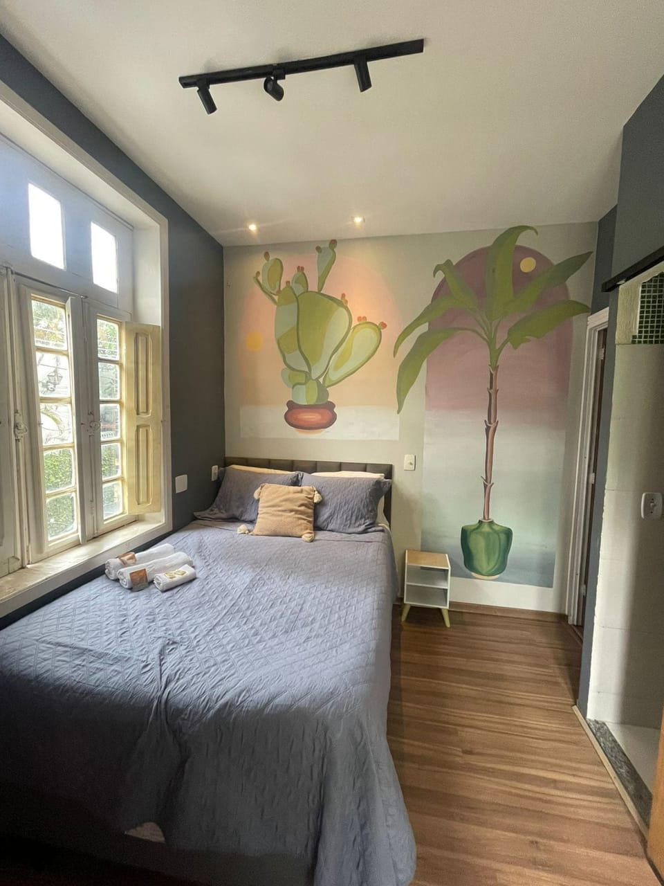 Iron/ironing board, free WiFi, bed sheets