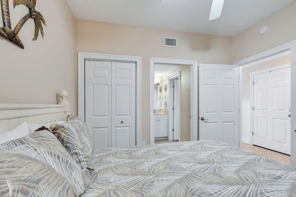 2nd Bedroom with a Queen Bed