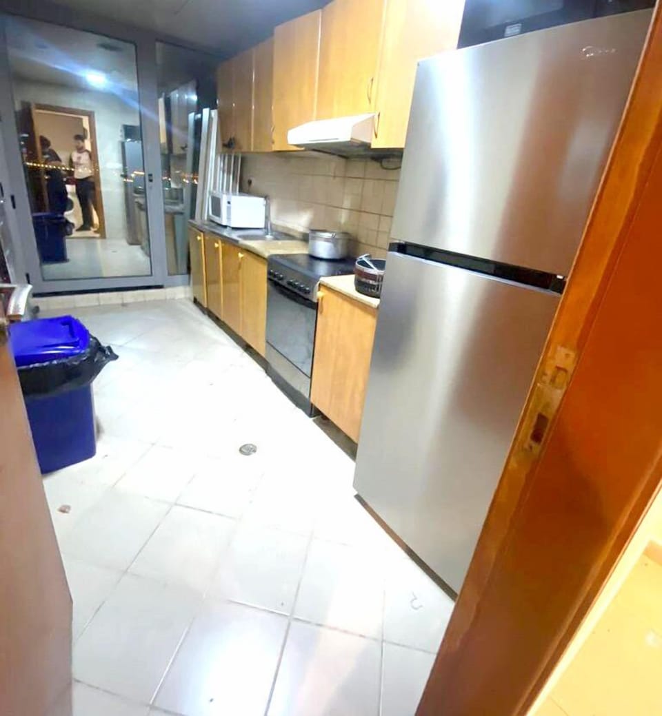 Fridge, microwave, stovetop