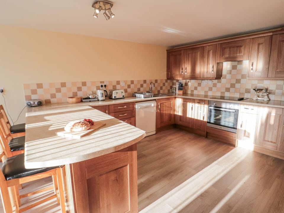 Dishwasher, cookware/dishes/utensils