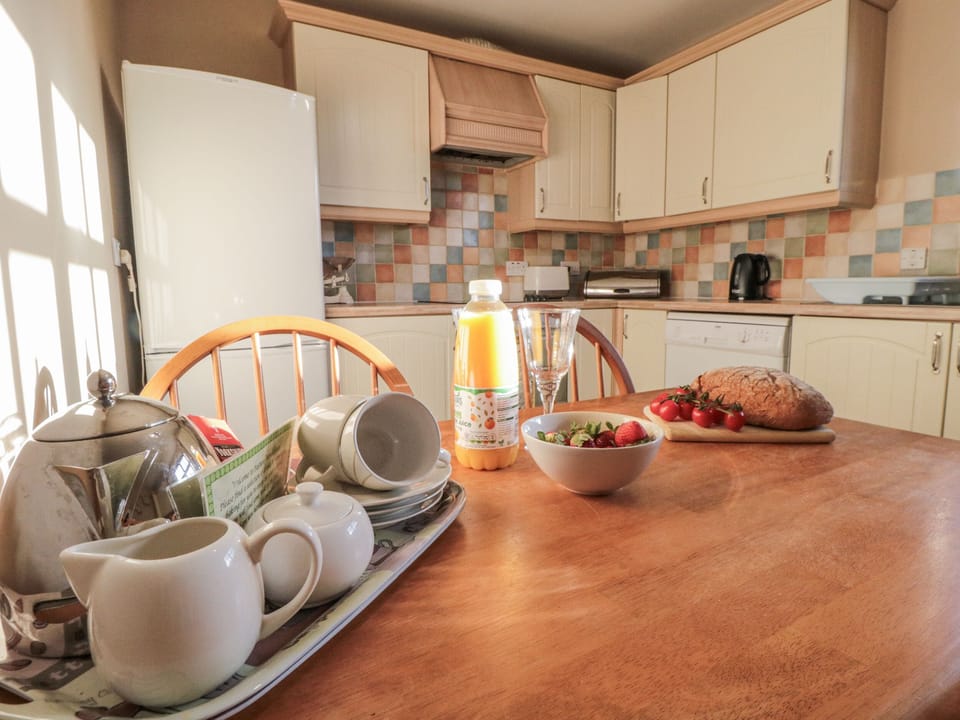 Cookware/dishes/utensils