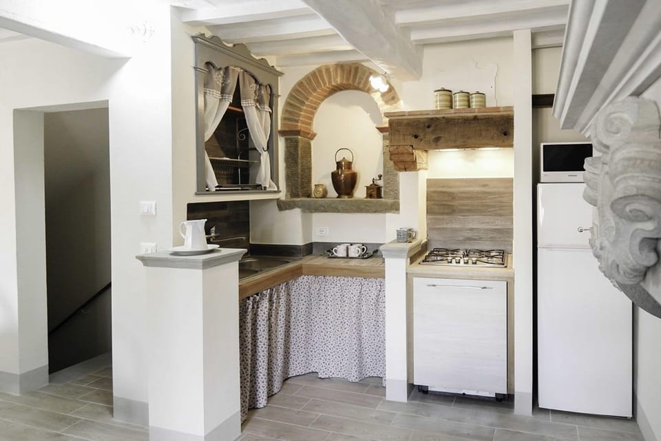Apartment (2 Bedrooms) | Private kitchen | Fridge, microwave, oven, stovetop