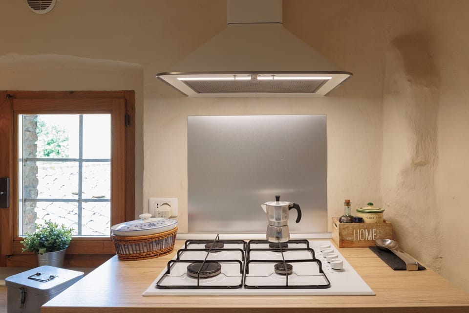 Apartment (2 Bedrooms) | Private kitchen | Fridge, oven, stovetop, highchair