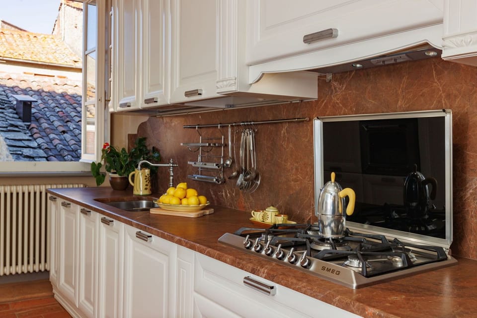 Apartment (3 Bedrooms) | Private kitchen | Fridge, microwave, oven, stovetop