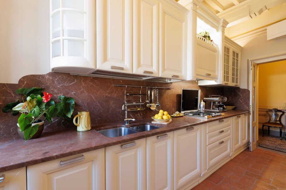 Apartment (3 Bedrooms) | Private kitchen | Fridge, microwave, oven, stovetop