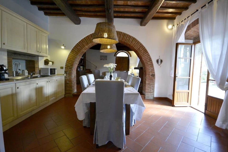 Villa (4 Bedrooms) | In-room dining