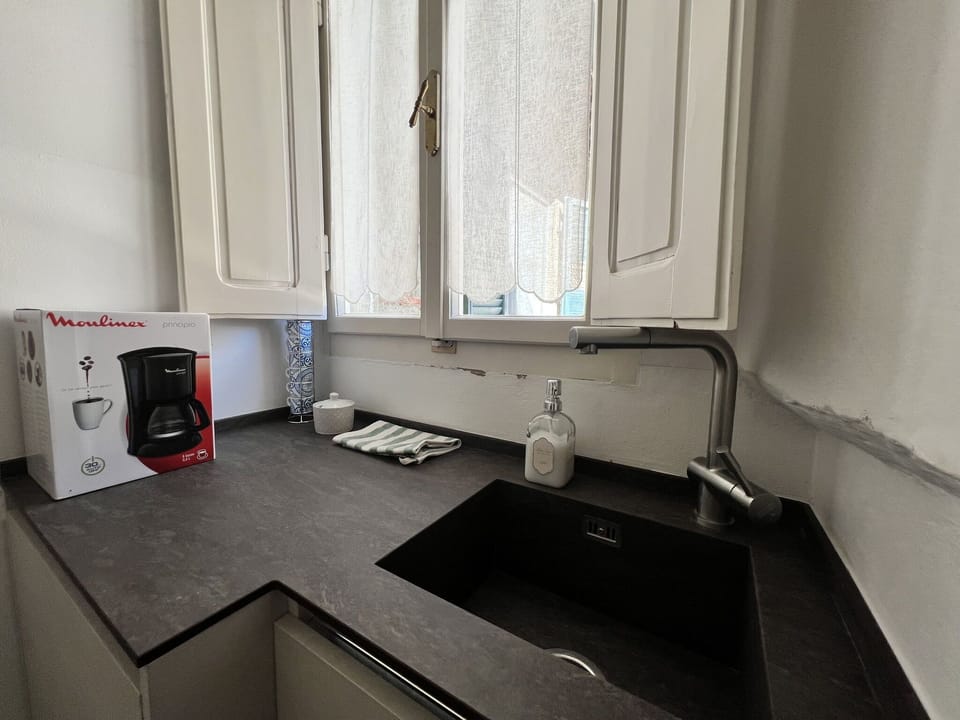 Apartment (3 Bedrooms) | Private kitchen | Fridge, microwave, oven, stovetop