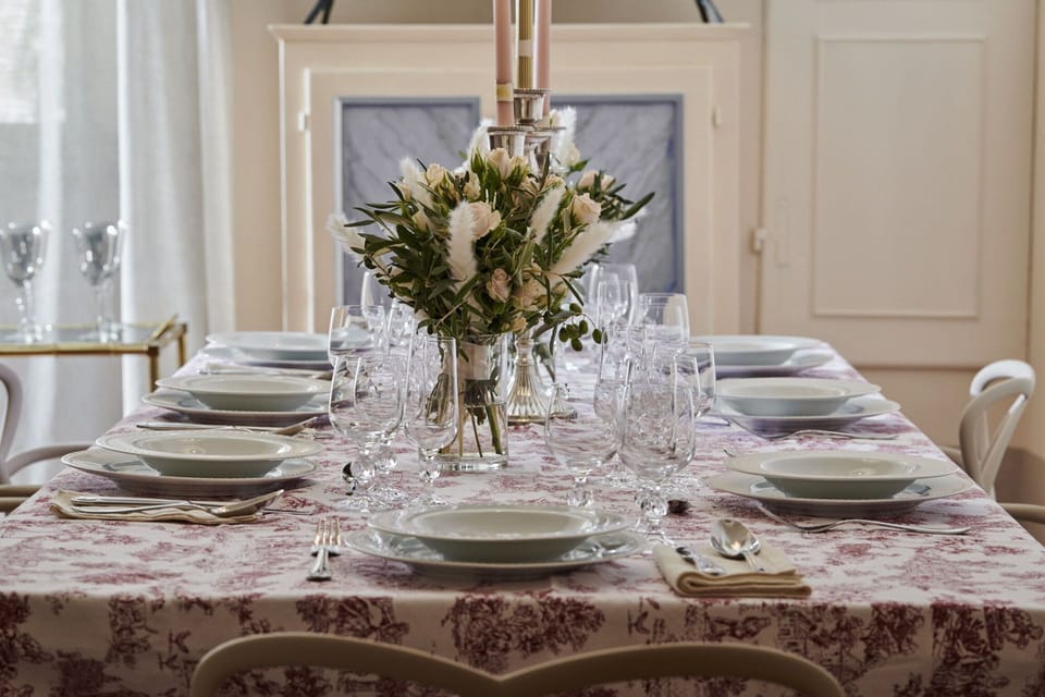 Apartment (3 Bedrooms) | In-room dining