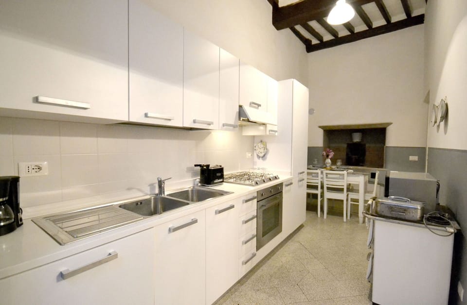 Apartment (3 Bedrooms) | In-room dining