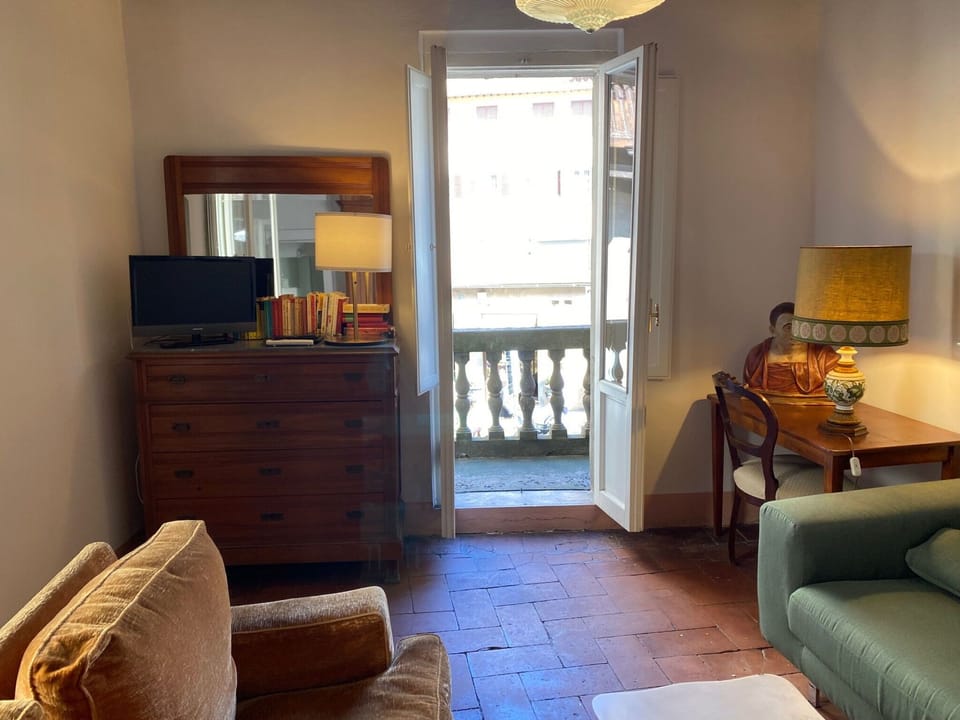 Apartment (3 Bedrooms) | Living room | TV