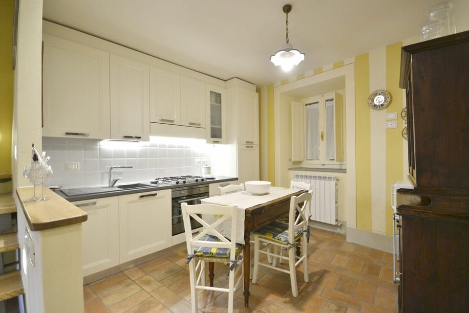Apartment (2 Bedrooms) | Private kitchen | Fridge, microwave, oven, stovetop