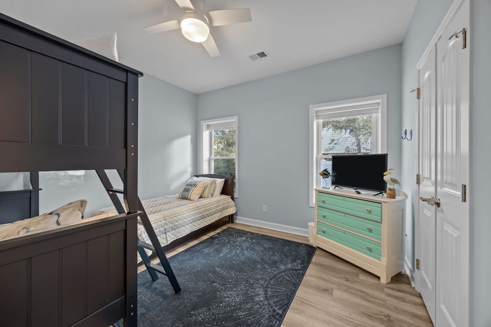 Bunk Bedroom w/ 1 Twin with Trundle