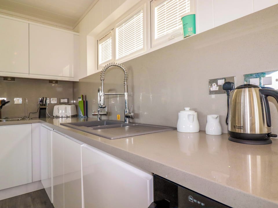 Cookware/dishes/utensils