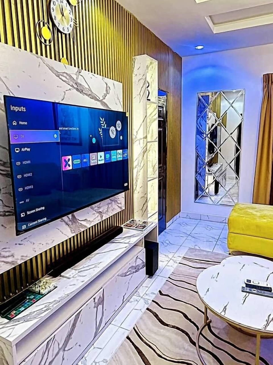 Apartment | Living area | Flat-screen TV