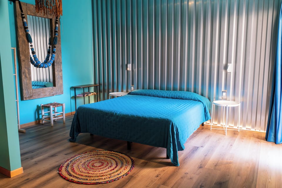 Junior Suite | In-room safe, iron/ironing board (on request), WiFi (free), bed sheets