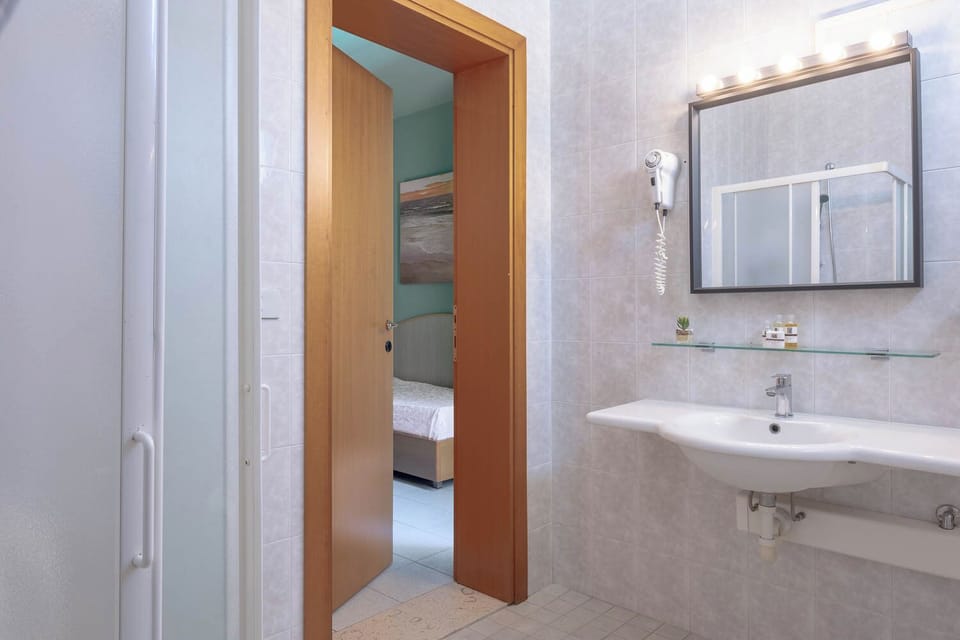 Comfort Quadruple Room, Balcony | Bathroom | Bidet