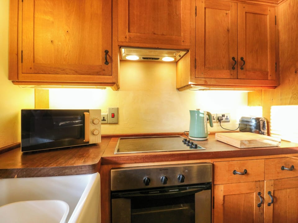 Fridge, microwave, toaster, cookware/dishes/utensils