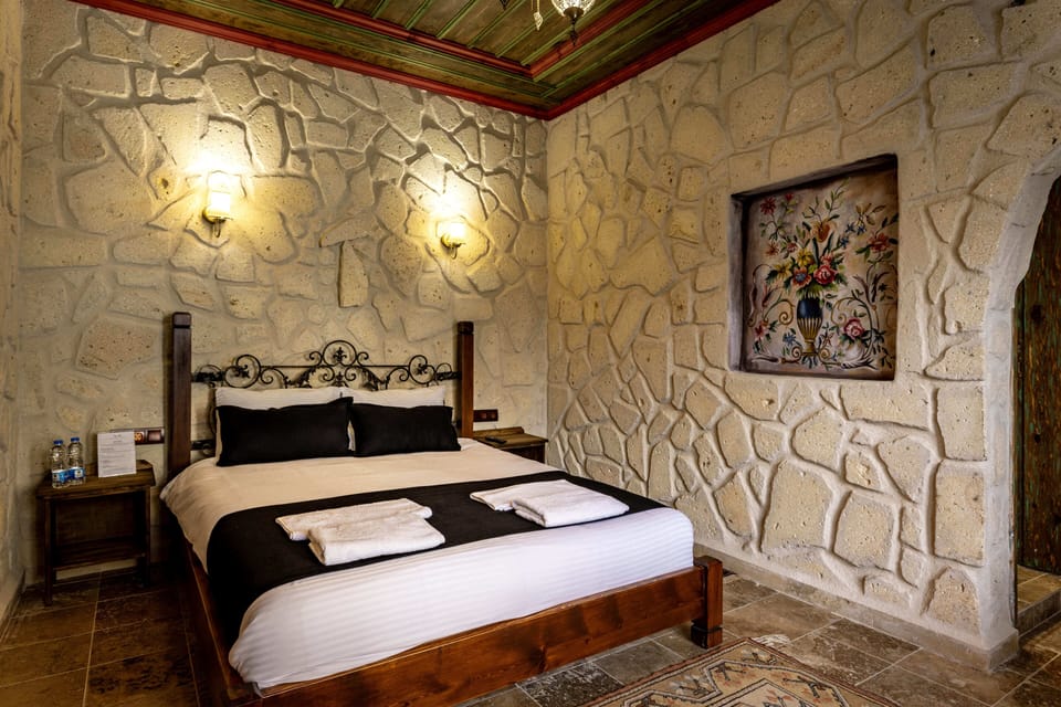 Deluxe Double Room, Garden View | WiFi (free), bed sheets