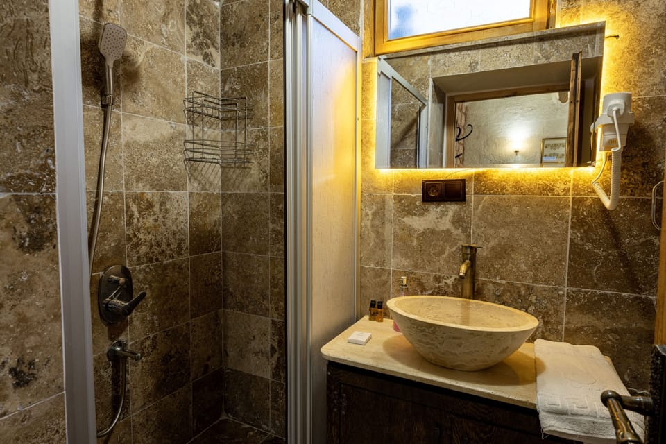 Family Triple Room | Bathroom | Hair dryer, towels, soap, shampoo