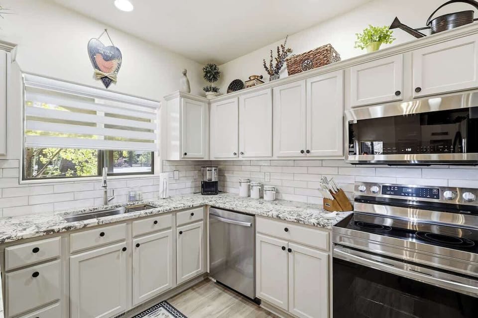Whip up your favorite meals in a fully equipped kitchen with modern appliances and cookware.