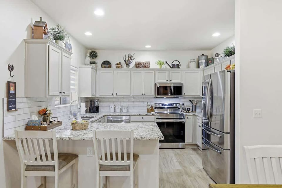 Whip up your favorite meals in a fully equipped kitchen with modern appliances and cookware.
