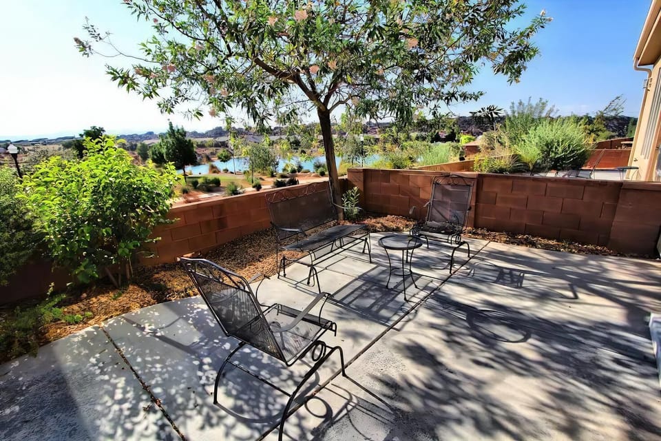 PRIVATE PATIO