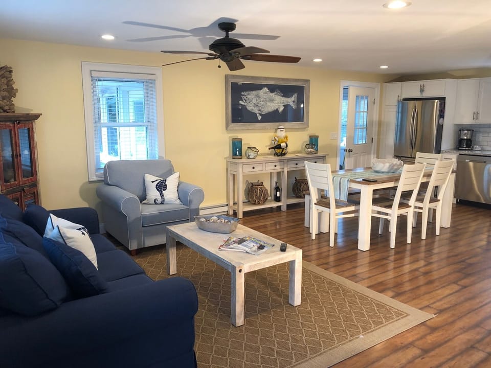 Open living ,kitchen and dining area 