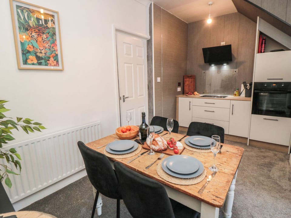 Cottage | Dining