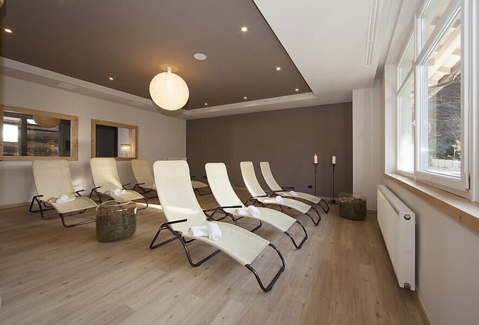 Sauna, steam room, Turkish bath, body treatments, aromatherapy