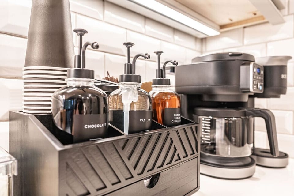 Coffee station with keurig, drip and pour over