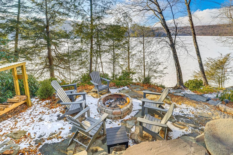 Backyard | Fire Pit | Seating Area