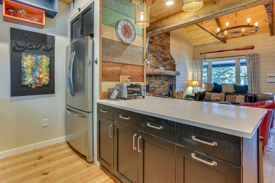 Kitchen | Kitchen Island | Stainless Steel Appliances