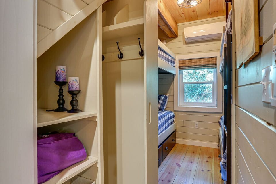 Bedroom 2 | Twin Bunks | Built-In Storage