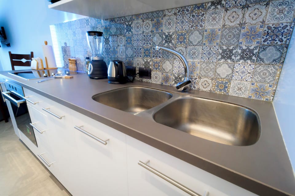 Luxury Apartment, 3 Bedrooms, City View | Private kitchen
