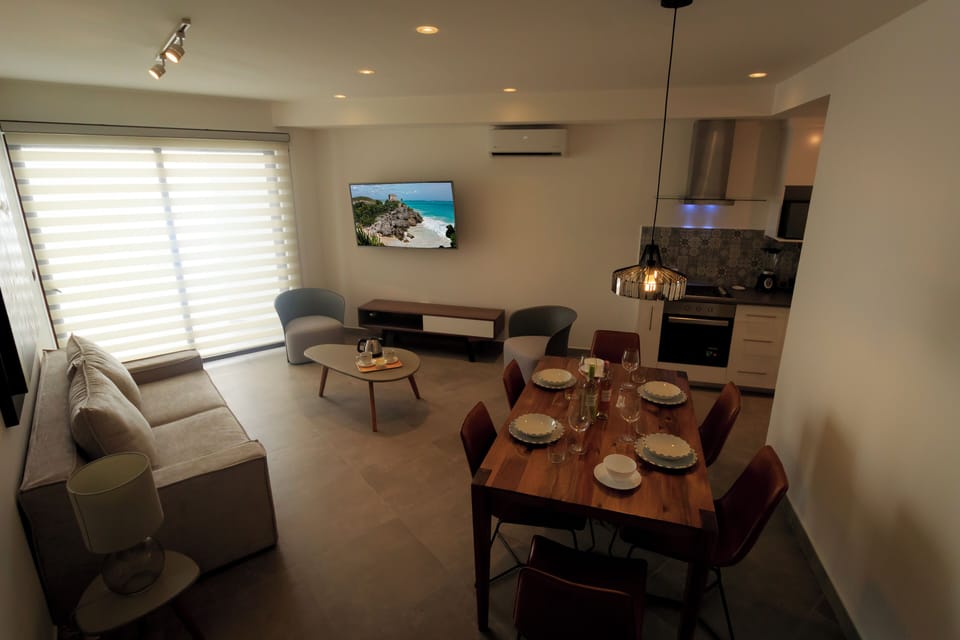 Luxury Apartment, 3 Bedrooms, City View | Living room