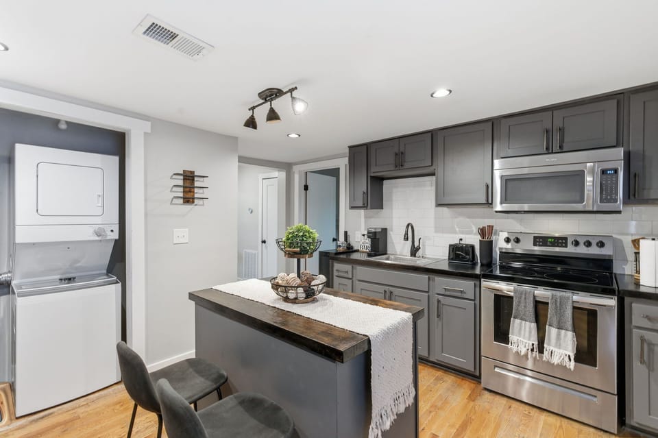 kitchen + laundry
