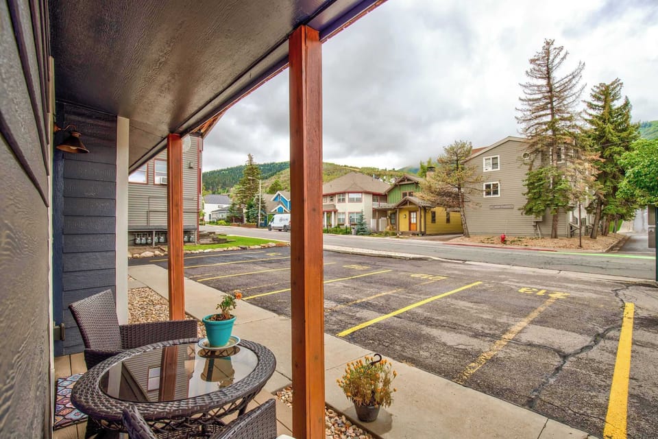 Porch with seating for 2, relax and sip your wine, watch the ski slope or the parades in summers