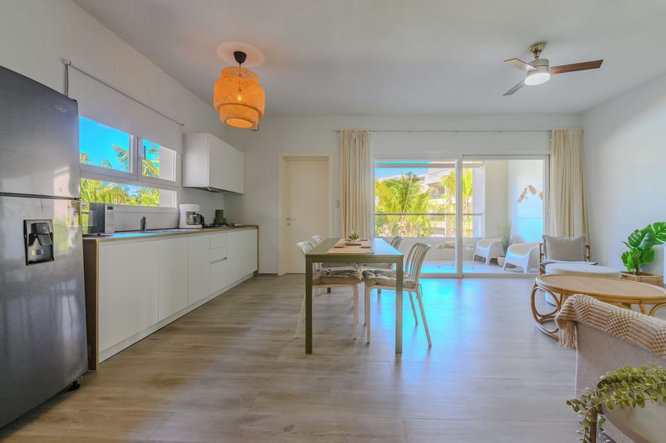 Comfort Apartment, 2 Bedrooms, Pool View | Private kitchen
