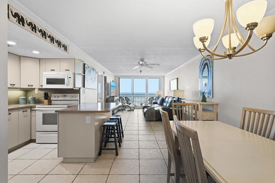 Condo, Multiple Beds (Pelican A403) | Interior